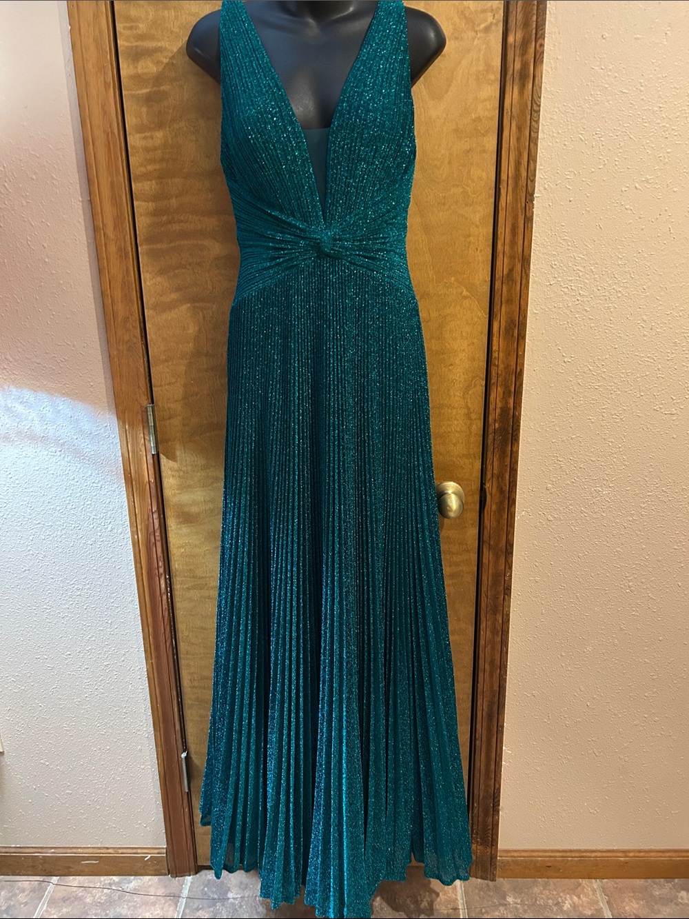 Green Metallic Plissé V-Neck Prom Dress